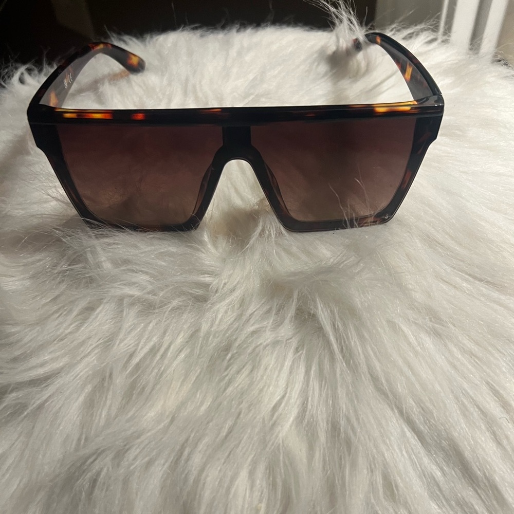 Tortoise Shell Square Sunglasses